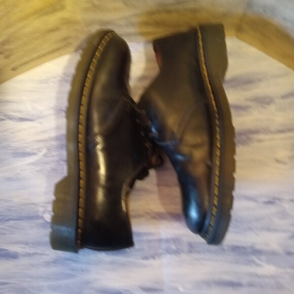 Dr. Martens Low Top Black  Men size 10M main image 5
